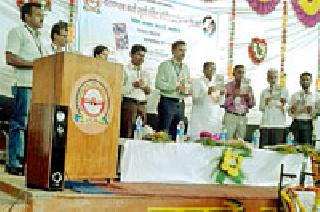 Illustration of farmers' distinction from 'Castalkarna' | ‘कास्तकारायना’तून शेतकऱ्यांच्या दुरवस्थेचे चित्रण