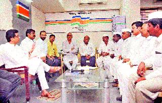 'Wade' of MNS action plan on farmers' issues | शेतकऱ्यांच्या प्रश्नांवर मनसेचा कृती आराखड्याचा ‘उतारा’ 'Wade' of MNS action plan on farmers' issues | शेतकऱ्यांच्या प्रश्नांवर मनसेचा कृती आराखड्याचा ‘उतारा’