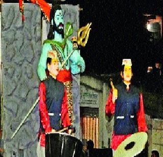 The crowd gathered for the procession | मिरवणुकीसाठी अलोट गर्दी