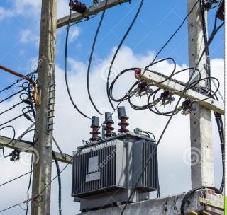 Continuing the work of transforming electricity from Mahavitaran | महावितरणकडून रोहित्र बदलण्याचे काम सुरू Continuing the work of transforming electricity from Mahavitaran | महावितरणकडून रोहित्र बदलण्याचे काम सुरू