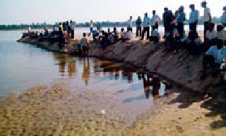 The disruption of collapsed damages on the village of Valeni | वलनी गावावर कोसळले विसर्जनाचे विघ्न