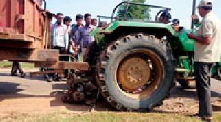 Bapelke injured in accident | अपघातात बापलेक जखमी