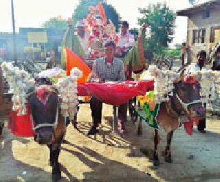 'Rich' bullock cart: | ‘श्रीमंत’ बैलगाडी : 'Rich' bullock cart: | ‘श्रीमंत’ बैलगाडी :