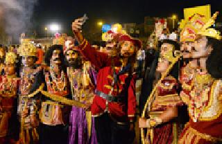 Selfie With 'Dev' Bappa: | सेल्फी विथ ‘देव’बाप्पा : Selfie With 'Dev' Bappa: | सेल्फी विथ ‘देव’बाप्पा :