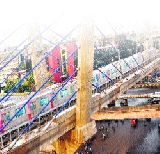 Due to metro Travel to the railway | मेट्रोमुळे प. रेल्वेचा प्रवास सुकर Due to metro Travel to the railway | मेट्रोमुळे प. रेल्वेचा प्रवास सुकर