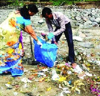 Use of compost fertilizer for the garden | उद्यानासाठी निर्माल्याच्या कंपोस्ट खताचा वापर Use of compost fertilizer for the garden | उद्यानासाठी निर्माल्याच्या कंपोस्ट खताचा वापर