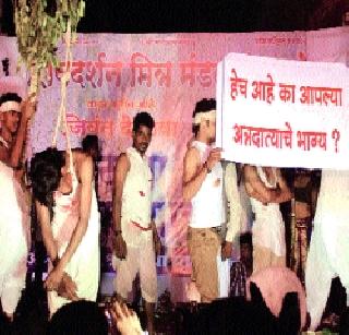 Seeing the agony of the farmers, Ganesh devotee sentimental | शेतकऱ्यांच्या व्यथा पाहून गणेशभक्त भावुक