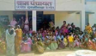 Confusion in the liquor market | दारूबंदीच्या सभेत गोंधळ