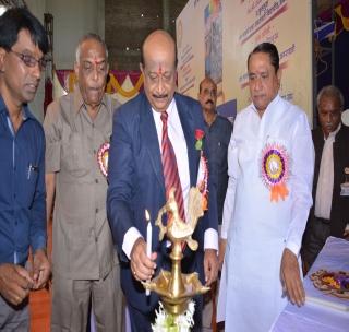 Prosperity of life due to art: Kulguru Khedkar | कलेमुळेच जीवनाला समृद्धीचा बहर: कुलगुरू खेडकर