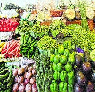 Tomato prices rise; Falling at the price of brinjal | टोमॅटोचे भाव तेजीत; तर वांग्याच्या दरात घसरण Tomato prices rise; Falling at the price of brinjal | टोमॅटोचे भाव तेजीत; तर वांग्याच्या दरात घसरण