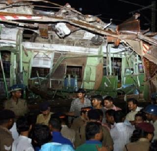 7/11 bomb blast case, death sentences for 5 convicts | ७/११ बॉम्बस्फोट खटला, ५ दोषींना फाशीची शिक्षा 7/11 bomb blast case, death sentences for 5 convicts | ७/११ बॉम्बस्फोट खटला, ५ दोषींना फाशीची शिक्षा