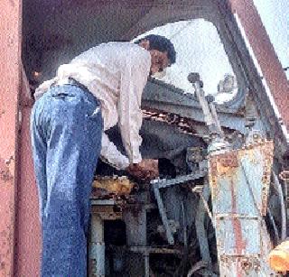 10 crore worth of material seized in the raid on the sand mafia | रेतीमाफियांवर धडक कारवाईत १० कोटींचे साहित्य जप्त