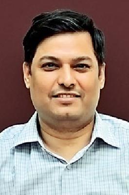 District Collector Sachin Kurwe | जिल्हाधिकारी सचिन कुर्वे यांना