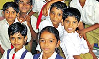 The Future of Stuck-Into the Red Fort | लालफीतशाहीत अडकले चिमुकल्यांचे भविष्य