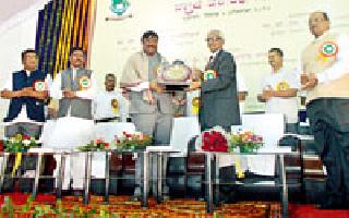 Anniversary celebrations were canceled due to the cancellation of the hospitality | सत्कार रद्द झाल्याने वर्धापन दिन कार्यक्रमाची उपस्थिती रोडावली