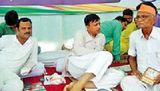 Annrat Satyagraha for the district creation | जिल्हा निर्मितीसाठी अन्नत्याग सत्याग्रह Annrat Satyagraha for the district creation | जिल्हा निर्मितीसाठी अन्नत्याग सत्याग्रह