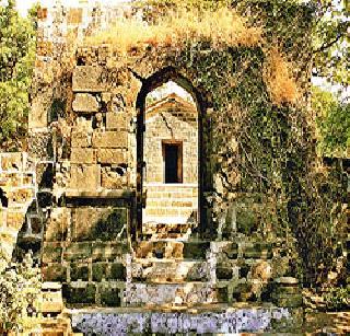 Difficult to fortify, but classical trails. | दुर्गसंवर्धनाची अवघड, पण शास्त्रीय पायवाट. Difficult to fortify, but classical trails. | दुर्गसंवर्धनाची अवघड, पण शास्त्रीय पायवाट.