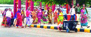 Suspended by outsourcing, controversy continues: Sadhugram's contract still continues to be poetry | आउटसोर्सिंगद्वारे साफसफाई ठरली वादग्रस्त : साधुग्राममधील ठेक्याचे अद्यापही कवित्व सुरू