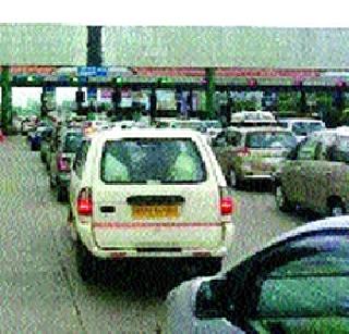 Vehicle Range at Expressway | एक्सप्रेसवेवर वाहनांच्या रांगा