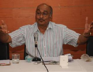 Ignore understanding of the superstitions in the dark spirit of human beings - Uddhav Thackeray | श्याम मानवांच्या भुताटकीकडे अंधश्रद्धा समजून दुर्लक्ष करा - उद्धव ठाकरे Ignore understanding of the superstitions in the dark spirit of human beings - Uddhav Thackeray | श्याम मानवांच्या भुताटकीकडे अंधश्रद्धा समजून दुर्लक्ष करा - उद्धव ठाकरे