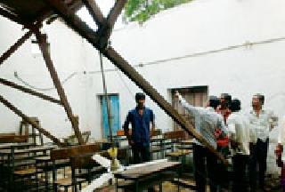 Windy rain with hail | गारपिटीसह वादळी पाऊस