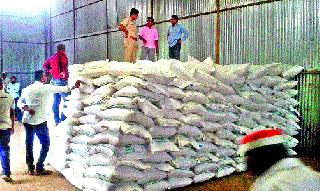 Two lakh 30 thousand Gurkha Malegavi seized | दोन लाख ३० हजारांचा गुटखा मालेगावी जप्त