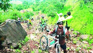 'Bicycle' arrives at Mount Brahmagiri | ब्रह्मगिरी पर्वतावर पोहचली ‘सायकल’ 'Bicycle' arrives at Mount Brahmagiri | ब्रह्मगिरी पर्वतावर पोहचली ‘सायकल’