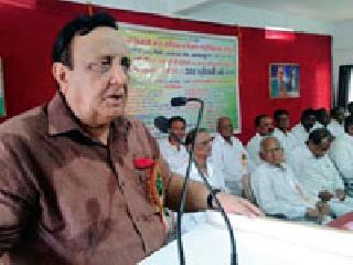 Come on the road to farmers' development - Naresh Puglia | शेतकऱ्यांच्या विकासासाठी रस्त्यावर उतरू - नरेश पुगलिया Come on the road to farmers' development - Naresh Puglia | शेतकऱ्यांच्या विकासासाठी रस्त्यावर उतरू - नरेश पुगलिया