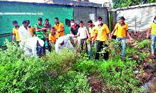 Start of cleanliness campaign in chaff | ठेंगोड्यात स्वच्छता मोहिमेस प्रारंभ