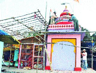 Rangargoti to the temples of Panchavati | पंचवटीत देवी मंदिरांना रंगरंगोटी