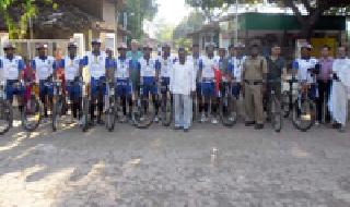 'Corruption Free India Bicycle Tour' in Hyderabad, Bapu Kootit | हैदराबाद येथील ‘भ्रष्टाचार मुक्त भारत सायकल यात्रा’ बापू कुटीत