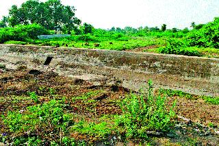 The reservoirs are dry due to lack of rain | पावसाअभावी जलाशये कोरडीच