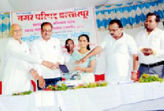 Distribution of home toilet sanction letter to 214 people in cleanliness campaign | स्वच्छता अभियानात २१४ जणांना घरगुती शौचालय मंजुरीपत्र वितरित