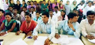 Report crime against guilty | दोषींवर मनुष्यवधाचा गुन्हा नोंदवा