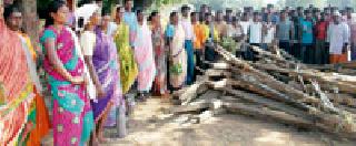 The accounting flames arose in the village | लेखा-मेंढा गावात वाद पेटला