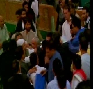 Behead party MLAs beaten by BJP MLAs in the hall | बीफ पार्टी देणा-या आमदाराला भाजपा आमदारांची सभागृहातच मारहाण Behead party MLAs beaten by BJP MLAs in the hall | बीफ पार्टी देणा-या आमदाराला भाजपा आमदारांची सभागृहातच मारहाण