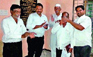 Movement for water supply for three days | तीन दिवसाआड पाणीपुरवठ्यासाठी आंदोलन