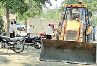 Inquisition destroyed the encroachment | यवतमाळात अतिक्रमण हटविले Inquisition destroyed the encroachment | यवतमाळात अतिक्रमण हटविले