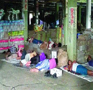 Infiltration in the extended vegetable market | विस्तारित भाजी मार्केटमध्ये घुसखोरी Infiltration in the extended vegetable market | विस्तारित भाजी मार्केटमध्ये घुसखोरी
