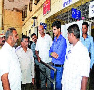 MLAs took the bushes | आमदारांनी घेतली झाडाझडती