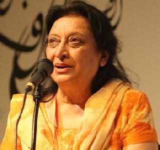 Do not let India fanatic Pakistan - Pakistani poet Fahmida Riyaz | भारताचा धर्मांध पाकिस्तान होऊ देऊ नका - पाकिस्तानी कवयित्री फहमिदा रियाझ