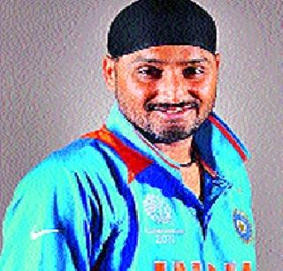 Ashwin injured: Harbhajan's one-day squad included | आश्विन दुखापतग्रस्त : हरभजनचा वन-डे संघात समावेश