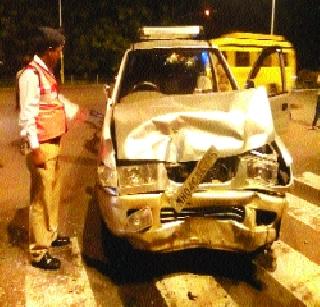 Two vehicles crash on palm | पामबीचवर दोन वाहनांचा अपघात