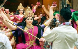 Heroism: | वीरत्वाचा हुंकार : Heroism: | वीरत्वाचा हुंकार :