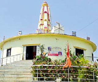 The crowd of devotees in Narsai fort | नरसाई गडावर उसळली भाविकांची गर्दी