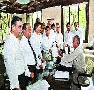 The builder came down on the street | बिल्डर उतरले रस्त्यावर