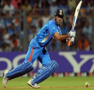 Due to Dhoni's brilliance, South Africa's challenge of 248 runs | धोनीच्या शानदार खेळीमुळे दक्षिण आफ्रिकेसमोर विजयासाठी २४८ धावांचे आव्हान