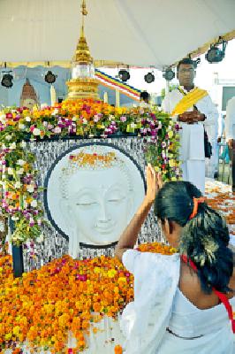 The massive procession of osteoporosis: Thousands of people took the view | अस्थिकलशची भव्य मिरवणूक : हजारो नागरिकांनी घेतले दर्शन