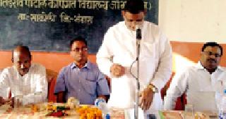 Teach a lesson to the rebels of the organization | संघटनेच्या बंडखोरांना धडा शिकवा