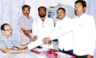 Give the farmland a proper dosage | शेतमालाला योग्य हमीभाव द्या